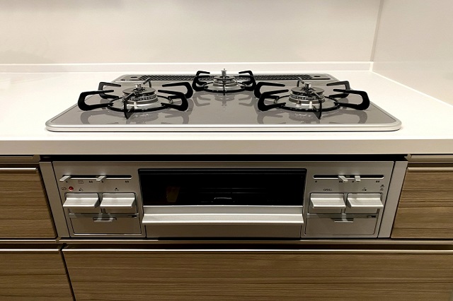 無料回収の対象外となるビルトインタイプのガスコンロ。トータルリサイクルではシステムキッチンに組み込まれたコンロの回収は行っておりません。